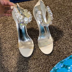 Open toe nude shoe with fancy designs